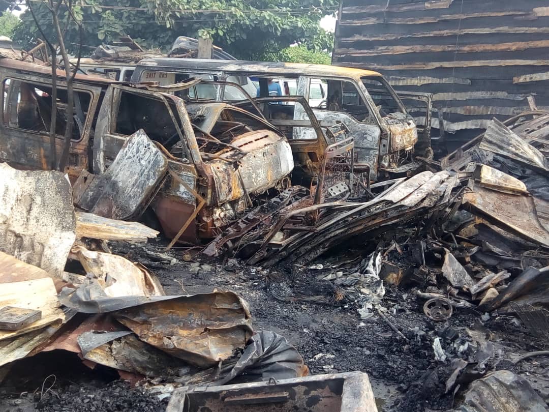 Fire destroys twelve cars, and five auto mechanic shops in Kumasi – Raw ...