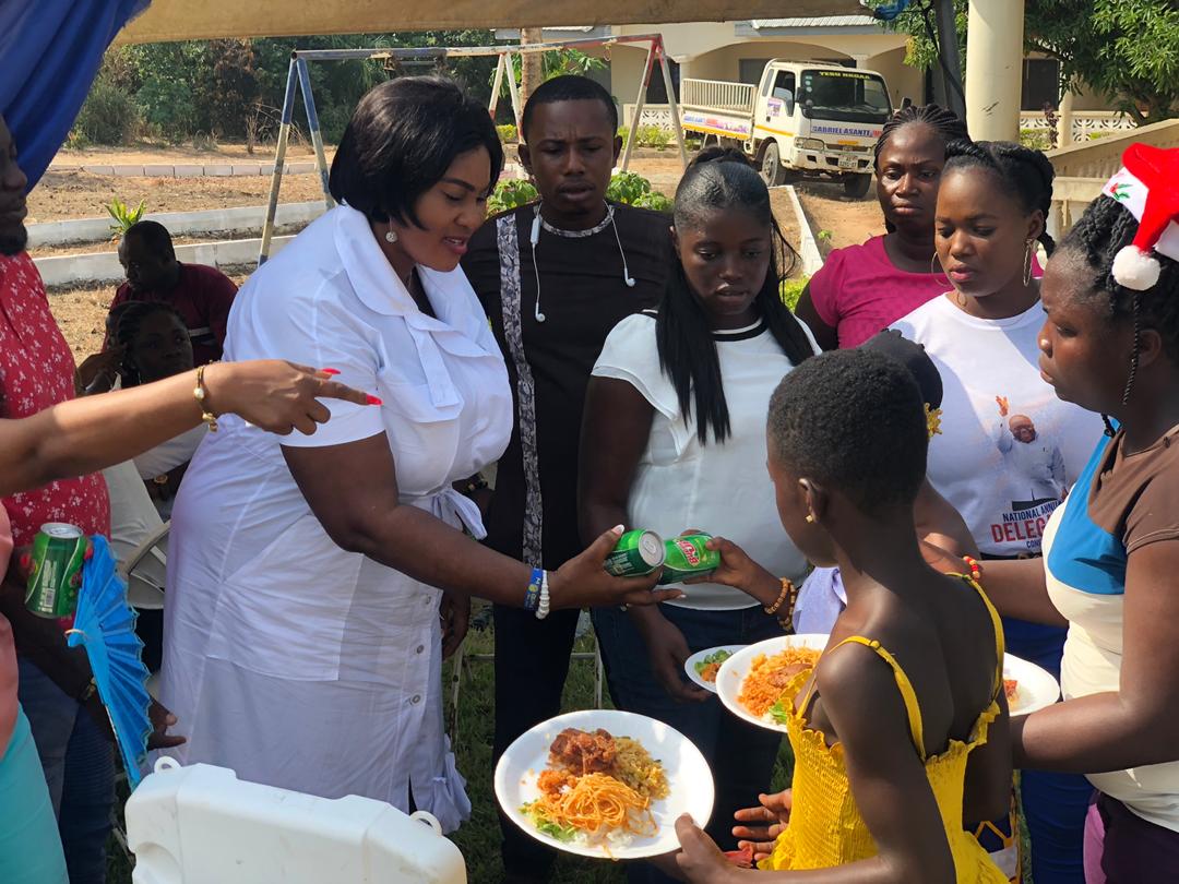 Nana Ama Ampomah donates, dines with special children at Offinso – Raw Gist